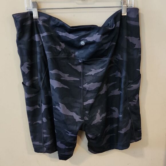 Athleta Black and Gray Camo Shorts 8" Inseam Waist 20.5 Not Stretched Draw Strin - Picture 5 of 5